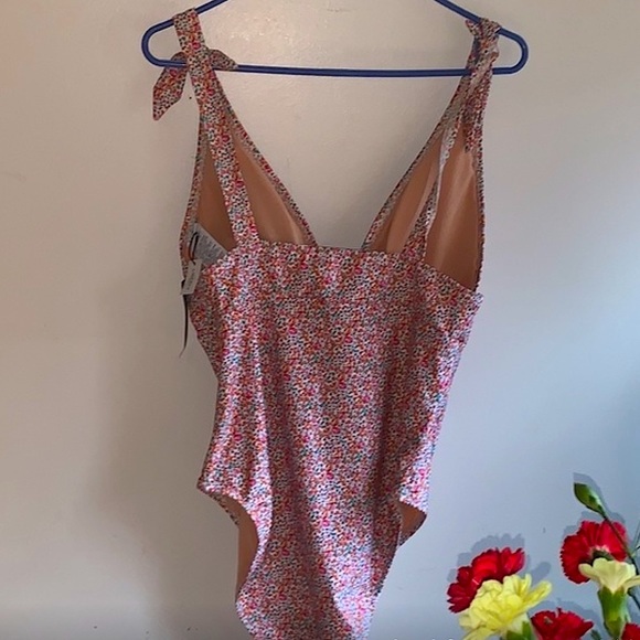 💜NWT 💜 J CREW ONE-PIECE LIBERTY ROSE ELOISE FLORAL SWIMSUIT SIZE 10 - Picture 2 of 5